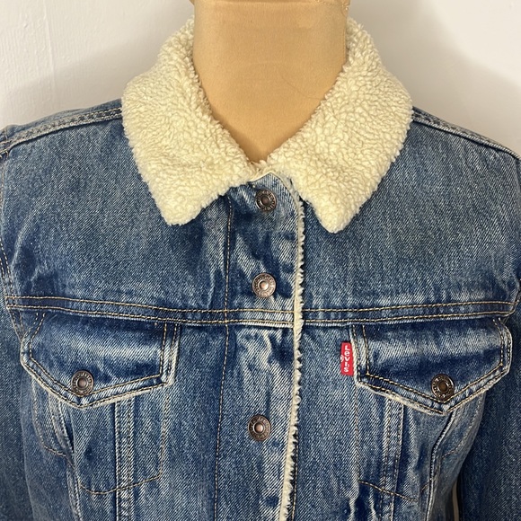 NWT Levi’s Sherpa Denim Jacket - Picture 2 of 6